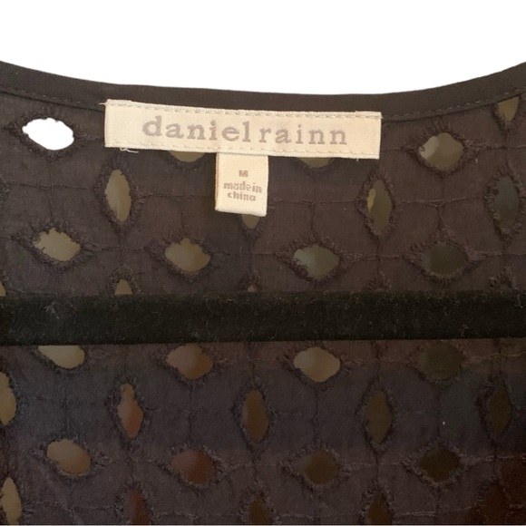 Eyelet Cap Sleeve Blouse in Black Size Medium - Picture 4 of 5